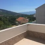Toni I Kristina شقة